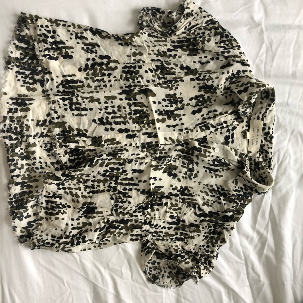 Anthro/Cloth & Stone button up cropped top